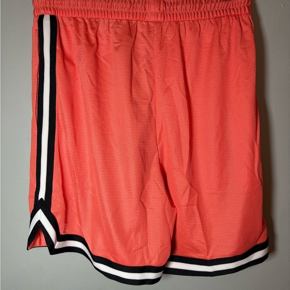 NWOT Nike Mens Basketball Shorts Athletic Gym Coral Black‎ White Stripe - Picture 3 of 4
